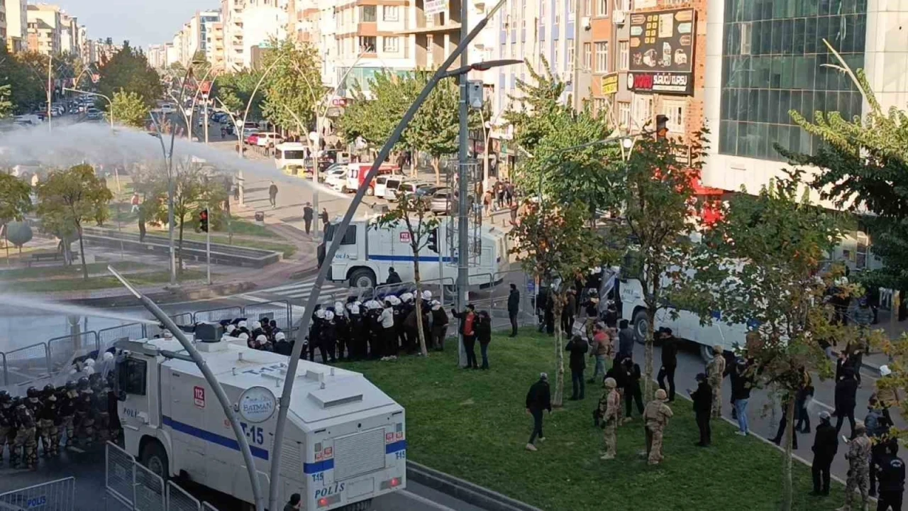 Batman Valiliği: "6 polis yaralandı, 67 gösterici gözaltına alındı"
