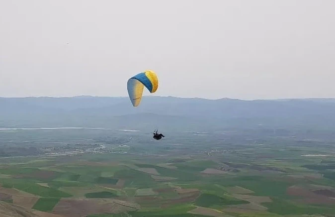 Bayat’ta yamaç paraşütü etkinliği
