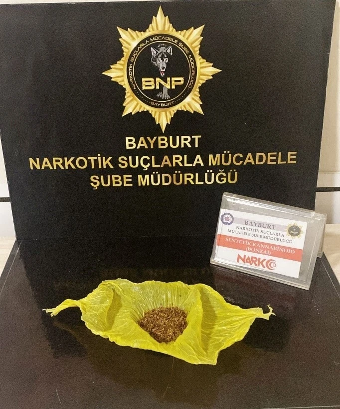 Bayburt’ta bir miktar bonzai ele geçirildi
