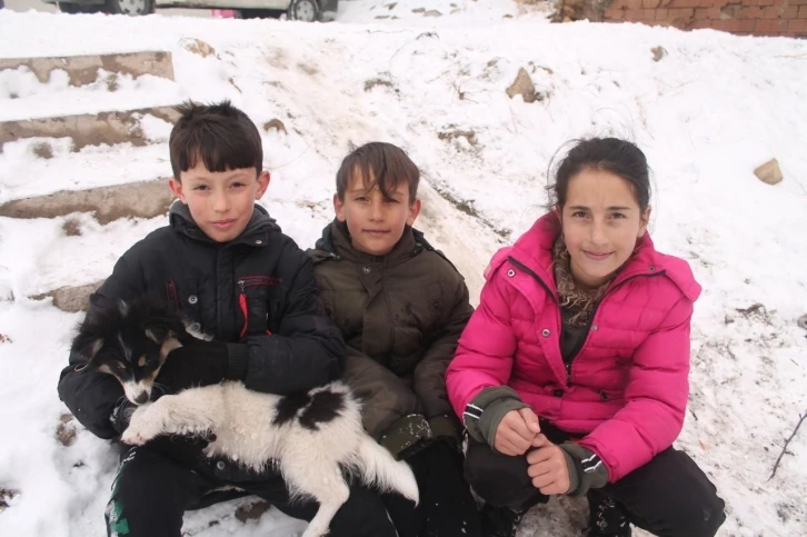 Bayburt’ta çocukların kar eğlencesi
