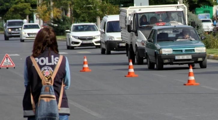 Bayburt’ta trafiğe kayıtlı araç sayısı nisan ayı sonu itibarıyla 16 bin 657 oldu
