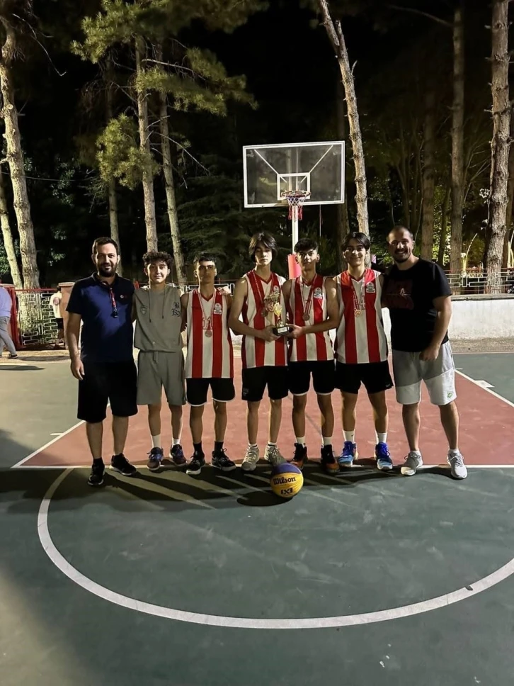 Bayburt takımı sokak basketbolunda üçüncü oldu
