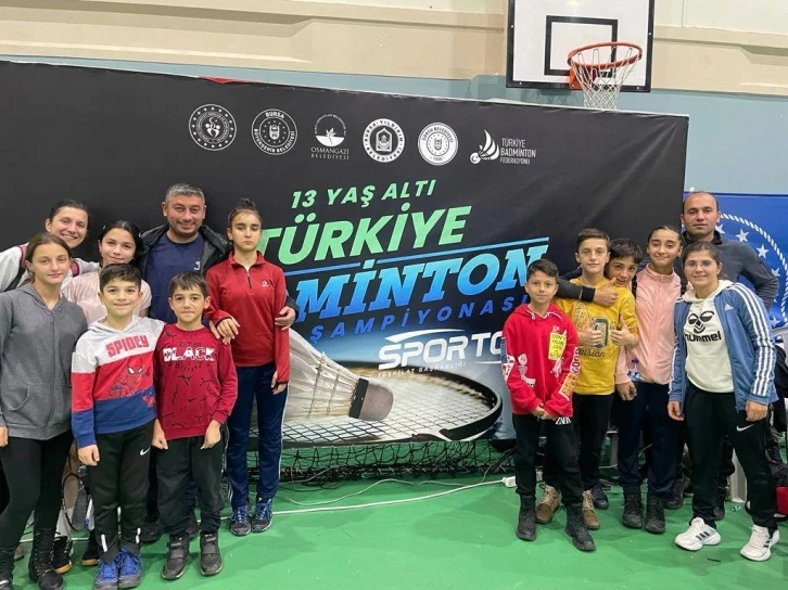 Bursa'daki badmintoncular şampiyonadan dereceyle döndüler