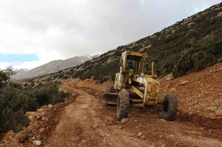 Bayındır Yayla Yolu ulaşıma elverişli hale getiriliyor
