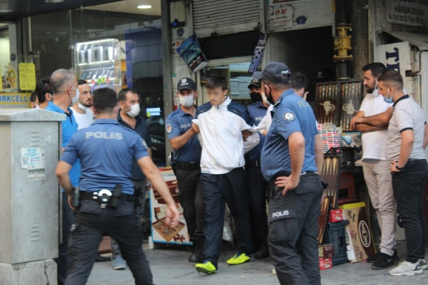 Önce intihara kalkıştı, sonra ailesini rehin aldı