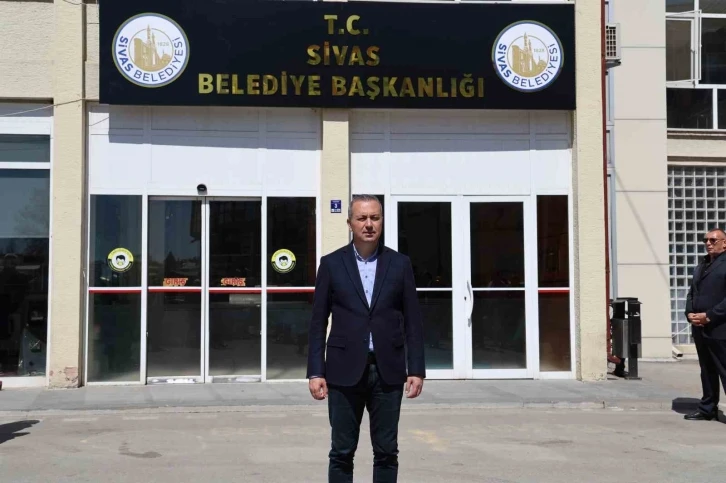 BBP’li başkanın ilk icraatı tabelaya T.C. yazmak oldu
