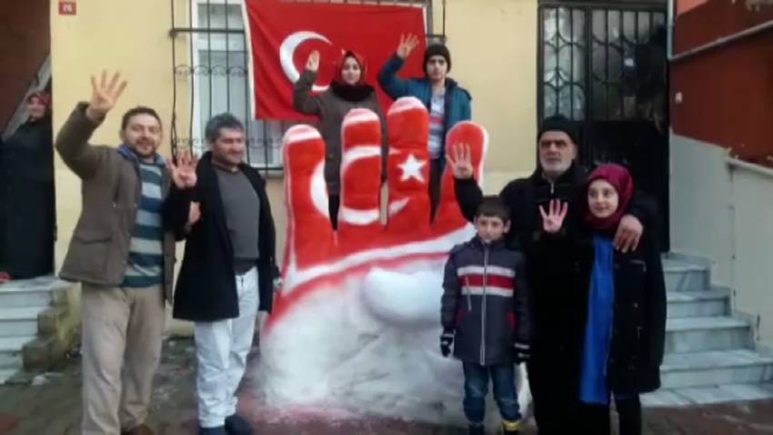 Cumhurbaşkanı Erdoğan için kardan ‘Rabia’ yaptılar