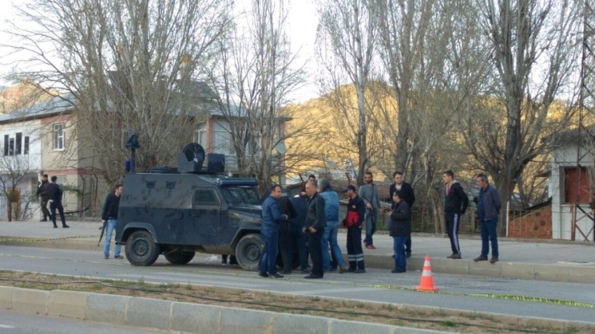 Tunceli’de polis aracı devrildi: 2 yaralı