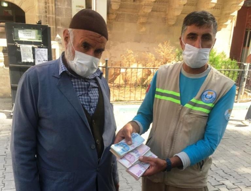 İnsanlık ölmemiş dedirten hareket