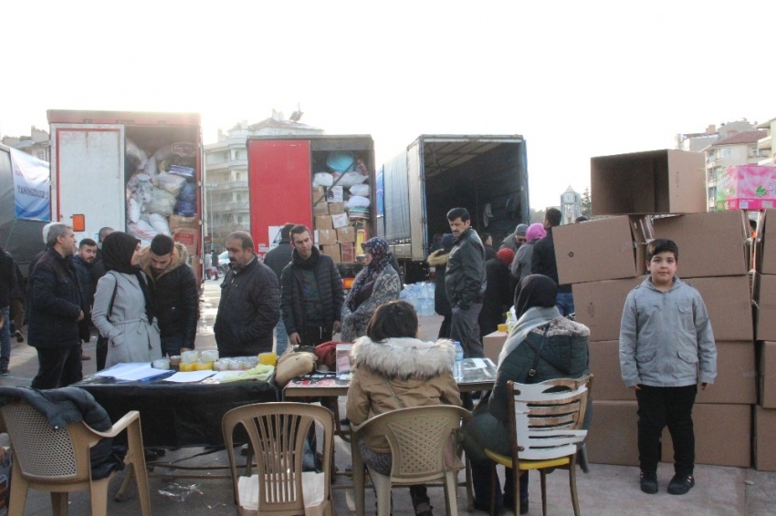 Karaman’da Elazığ ve Malatya’ya 4 tır dolusu yardım