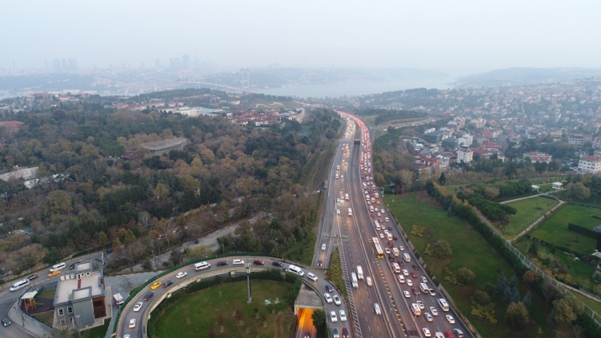 15 Temmuz Şehitler Köprüsü’nde trafik yoğunluğu drone ile görüntülendi