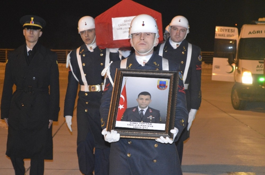 Ağrı’da şehit olan askerin cenazesi baba ocağına uğurlandı