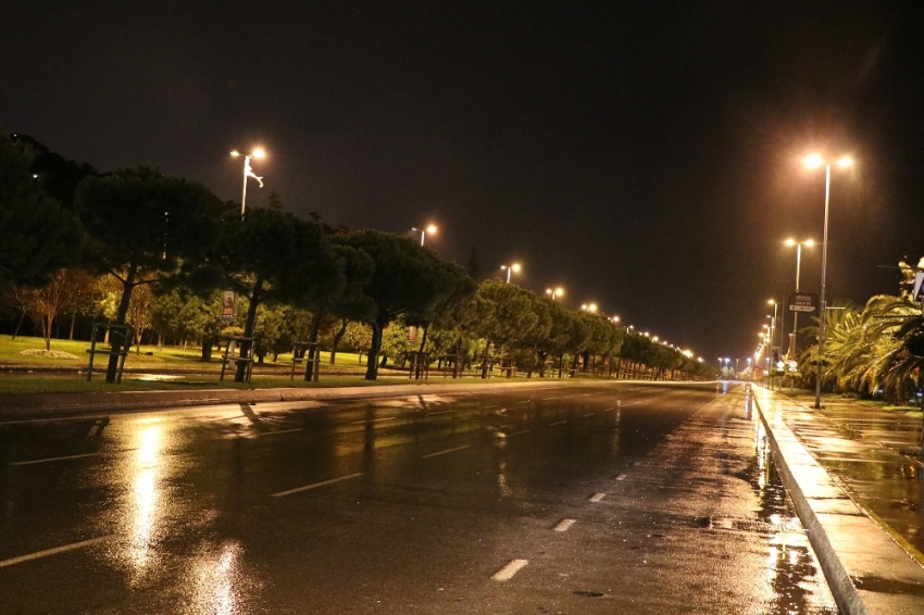 İstanbul’da fırtına gece boyunca devam etti