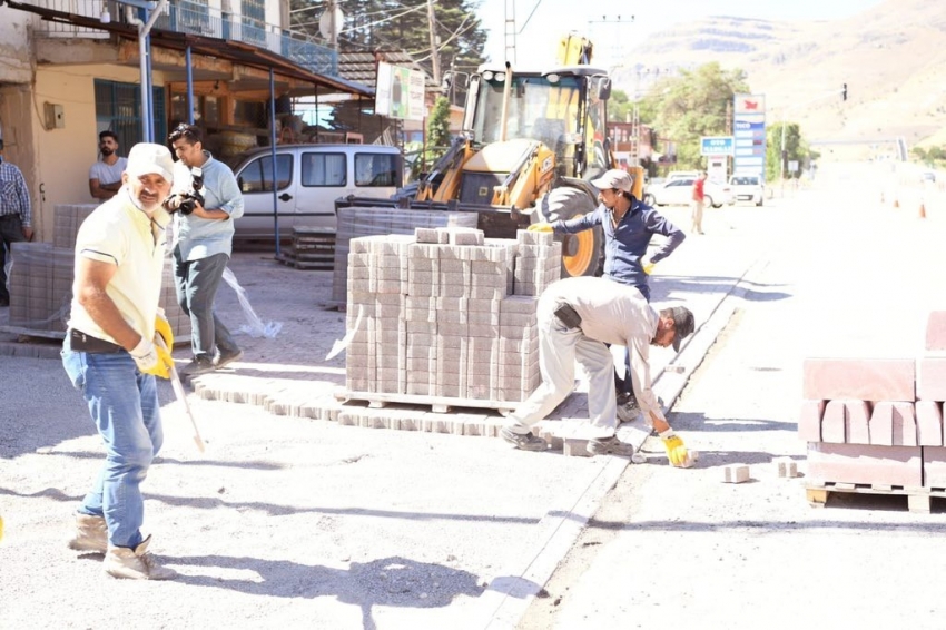 Mahalle toz ve topraktan kurtuluyor