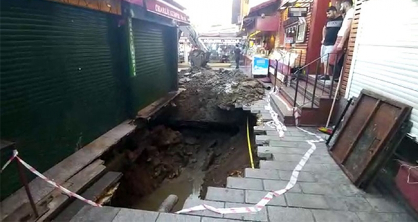 Beşiktaş'ta yol çöktü.