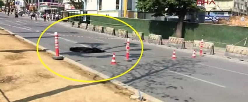 İstanbul'da yol çöktü!