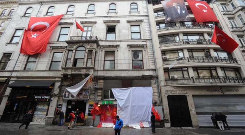 İstiklal Caddesi bayraklarla donatıldı