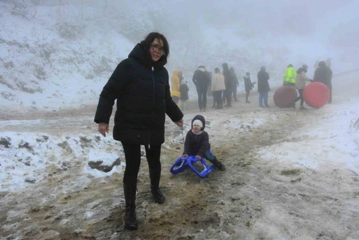 Beklenen kar gelince vatandaşlar soluğu Kartepe’de aldı
