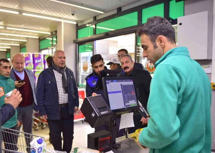 Belediye başkanından zincir marketlere denetim
