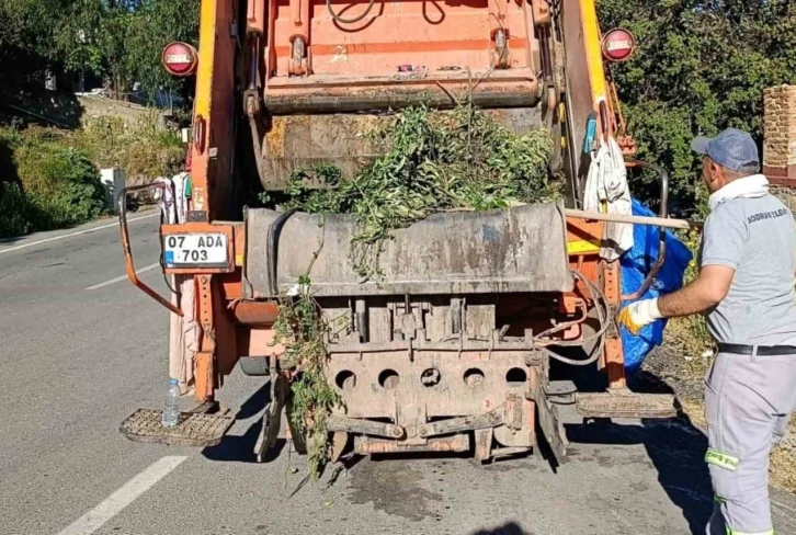 Belediye ekiplerinden bayram temizliği
