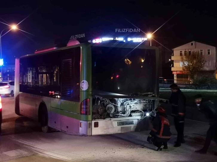 Belediye otobüsü alevlere teslim oldu
