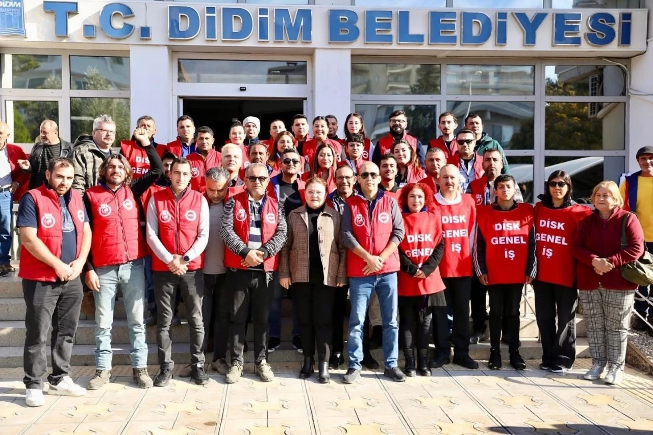 Belediye personelinden Başkan Gençay’a destek
