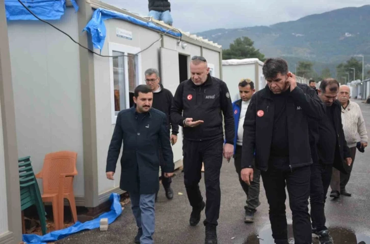 Belen Kaymakamı Yılmaz, konteyner kentlerde incelemelerde bulundu
