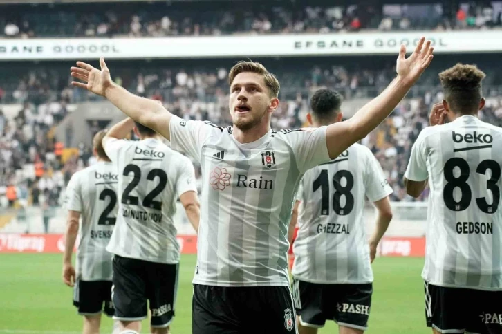 Beşiktaş’ın en büyük kozu Semih Kılıçsoy, Fenerbahçe maçında sahada
