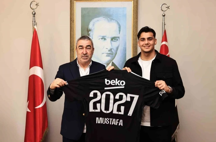 Beşiktaş, Mustafa Erhan Hekimoğlu’nun sözleşmesini yeniledi
