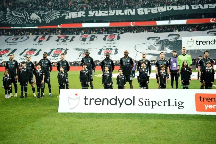 Beşiktaş’ta Fernando Santos’tan 3 değişiklik
