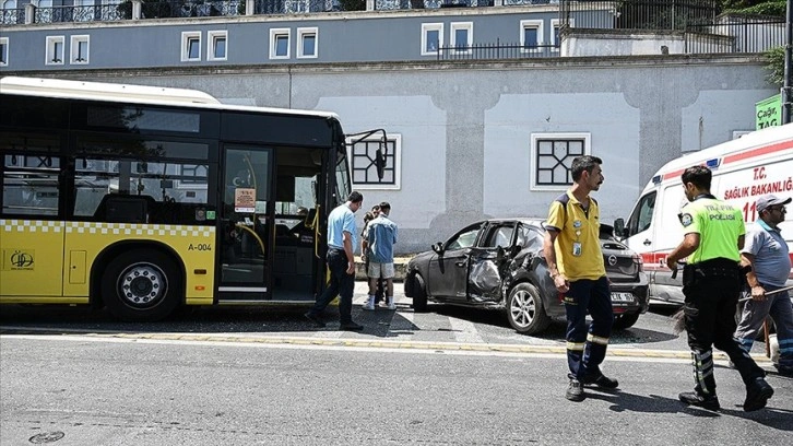 Beşiktaş'ta İETT otobüsü ve otomobilin çarpıştığı kazada 6 kişi yaralandı