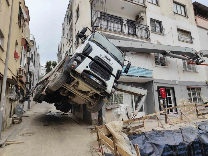 Beton dökme aracı şaha kalktı
