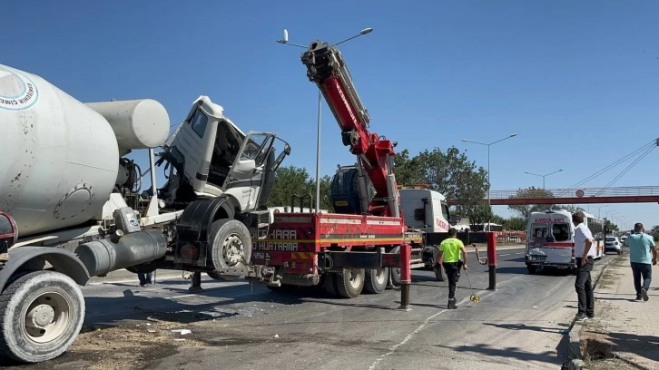 Beton mikseri önce yolcu otobüsüne, sonra ambulansa çarptı: 14 yaralı
