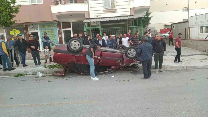 Beton mikseri ve otomobil çarpıştı: 7 yaralı
