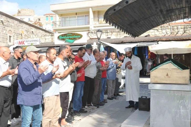 Beyaz Kelebekler’in gitaristi, Çeşme’nin damadı İrfan Kayral hayatını kaybetti
