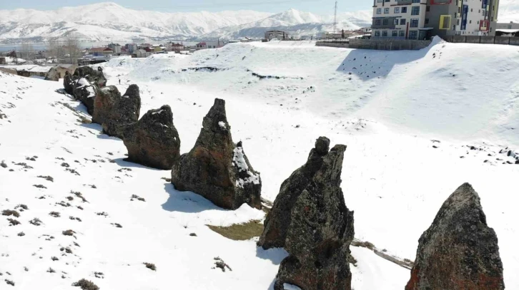 Beyaza bürünen "Nemrut’un Develeri" görsel şölen oluşturdu
