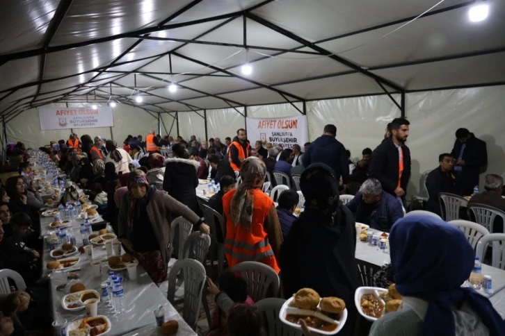 Beyazgül Bozova’da vatandaşlarla iftar açtı
