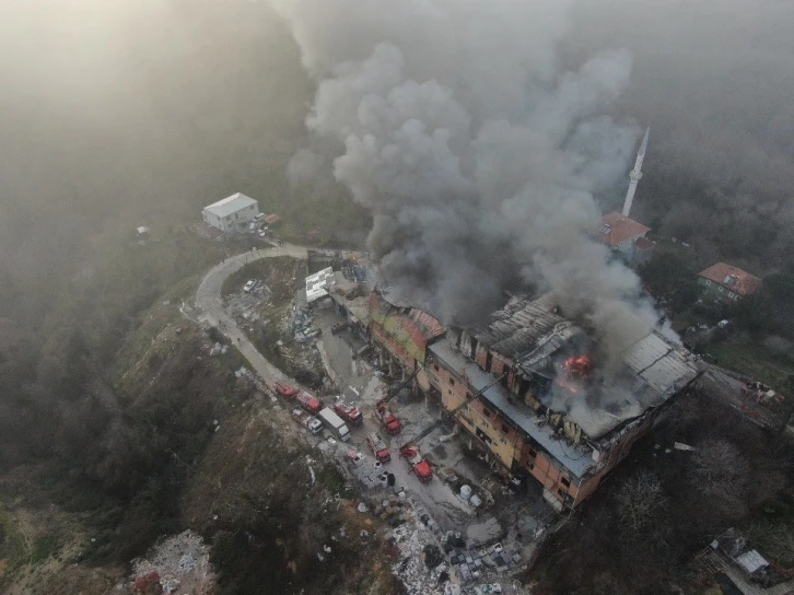 Beykoz’da fabrika yangını: Ekiplerin yangına müdahalesi sürüyor
