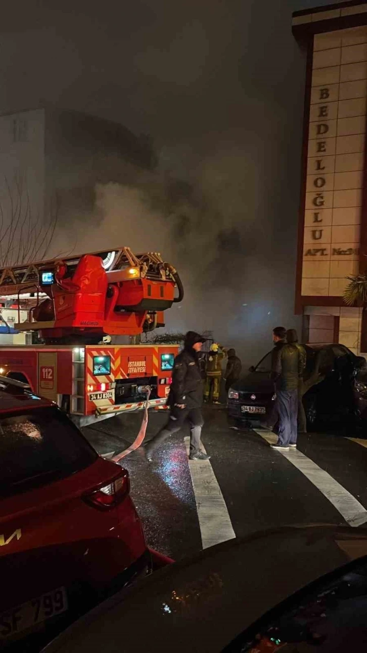 Beyoğlu’nda gecekonduda yangın paniği
