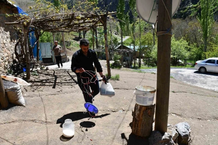 Beytüşşebap’ta elektrik bölümü üniversite öğrencisi yaptığı çalışmalarla köylerin ihtiyacını karşılıyor
