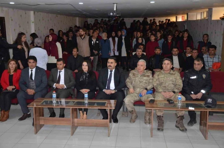 Beytüşşebap’ta kurum amirleri meslek tanıtım seminerine katıldı
