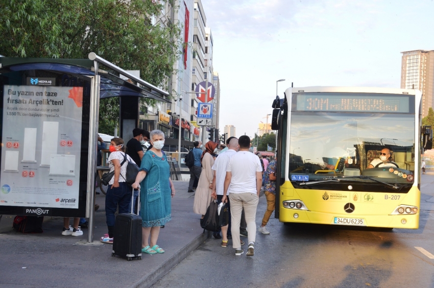 Bayram bitti mesai başladı, Megakent trafikle güne uyandı