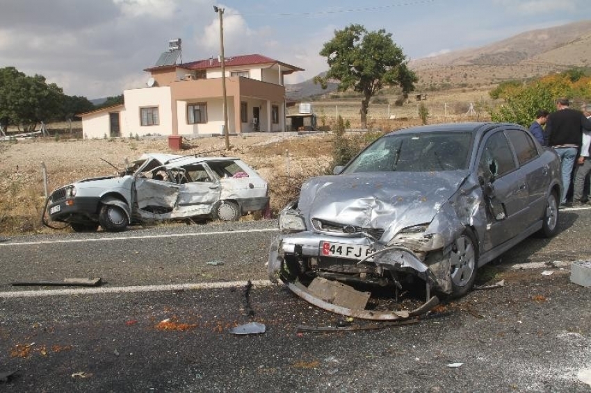 Elazığ’daki kazada ölü sayısı 2’ye yükseldi