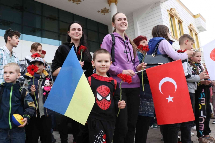 Ukraynalı yetim çocuklara Türkiye kucak açtı