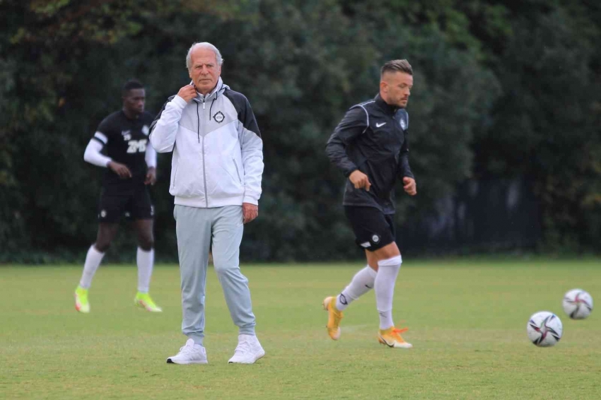 Mustafa Denizli: “Altay, lig mücadelesinde her zaman, her maça hazırdır”