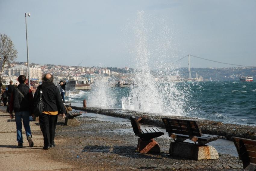 Turistlerin lodos keyfi