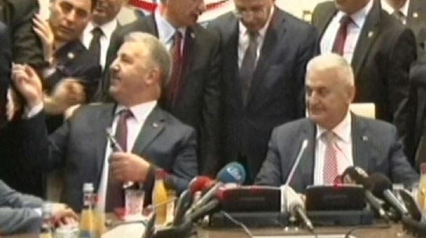 Binali Yıldırım görevi Ahmet Arslan'a devrederken...