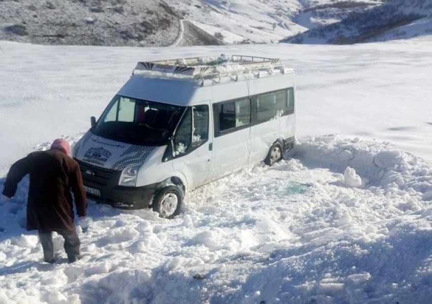 Bingöl’de buzlanma kaza getirdi: 10 yaralı