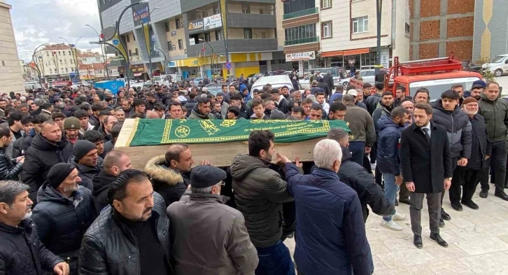 Bıçaklanarak hayatını kaybeden üniversiteli genç son yolculuğuna uğurlandı