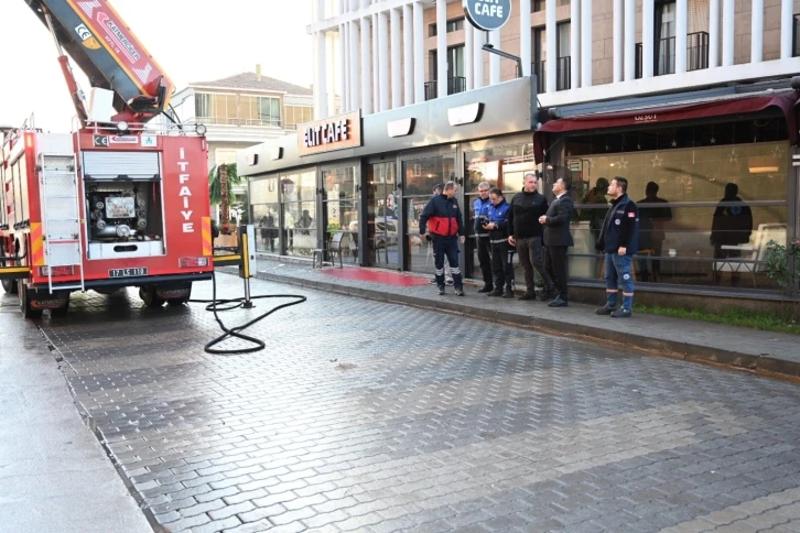 Biga’da AVM’de çıkan yangın korkuttu
